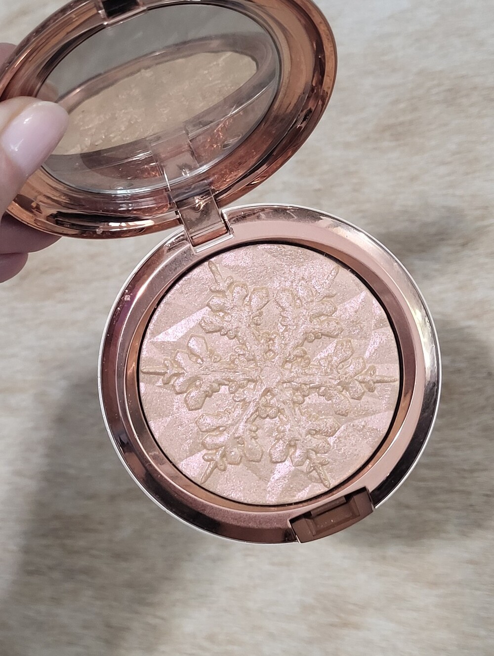 Mac Cosmetics Whisper of Gilt Skinfinish Highlighter Snow Ball